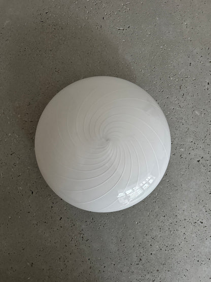 Smuk vintage Murano plafond med hvid swirl, 30 cm