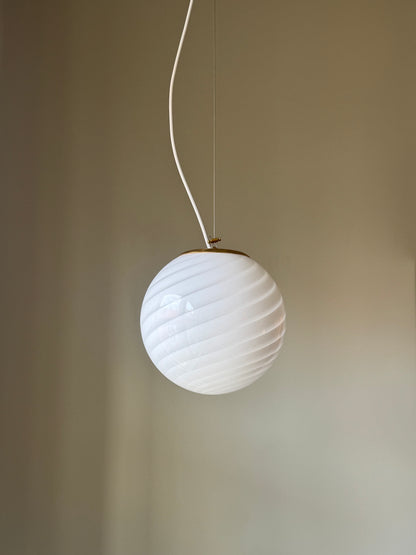 Rund Murano pendel i hvid swirl, 20 cm