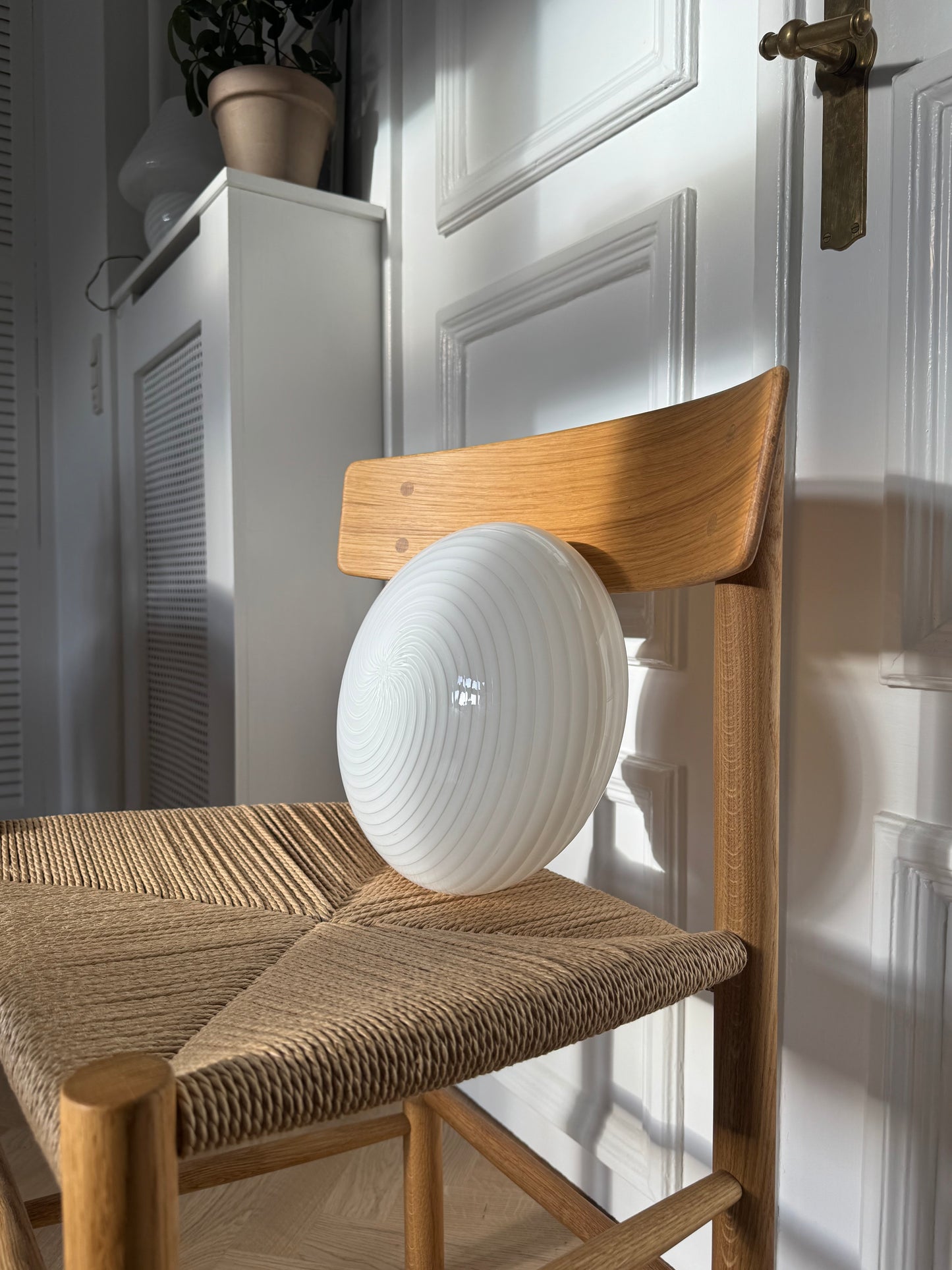 Vintage Murano plafond med hvid klassisk swirl og original sticker, 27 cm