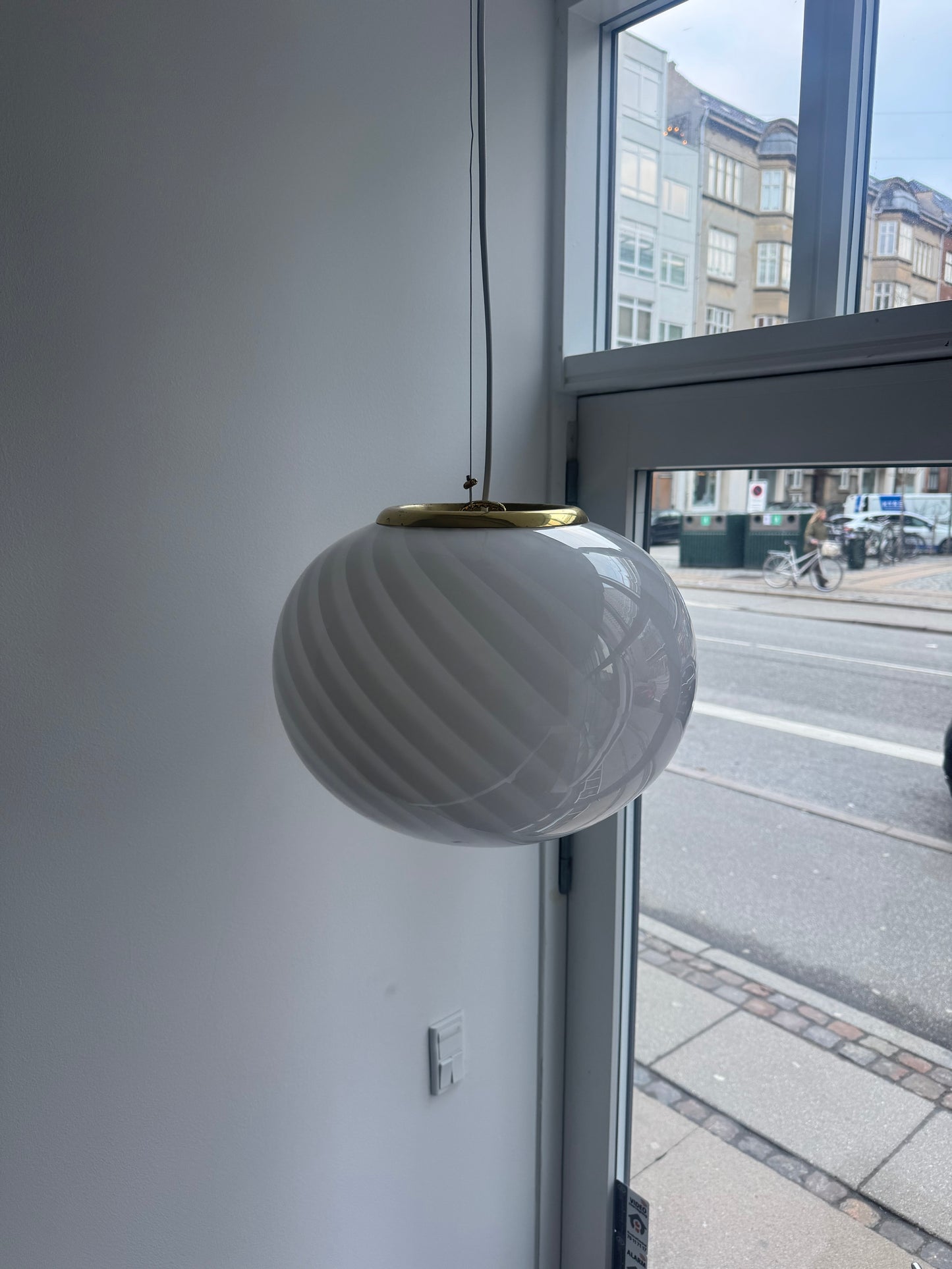 Oval white vintage Murano pendant lamp, 38 cm