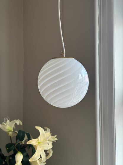 Rund Murano pendel i hvid swirl, 20 cm