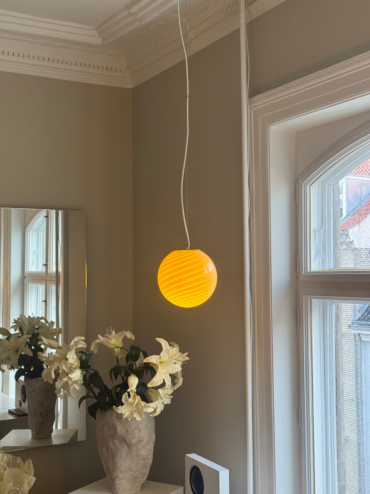 Karamel farvet loftlampe med swirl i rund form, 20 cm