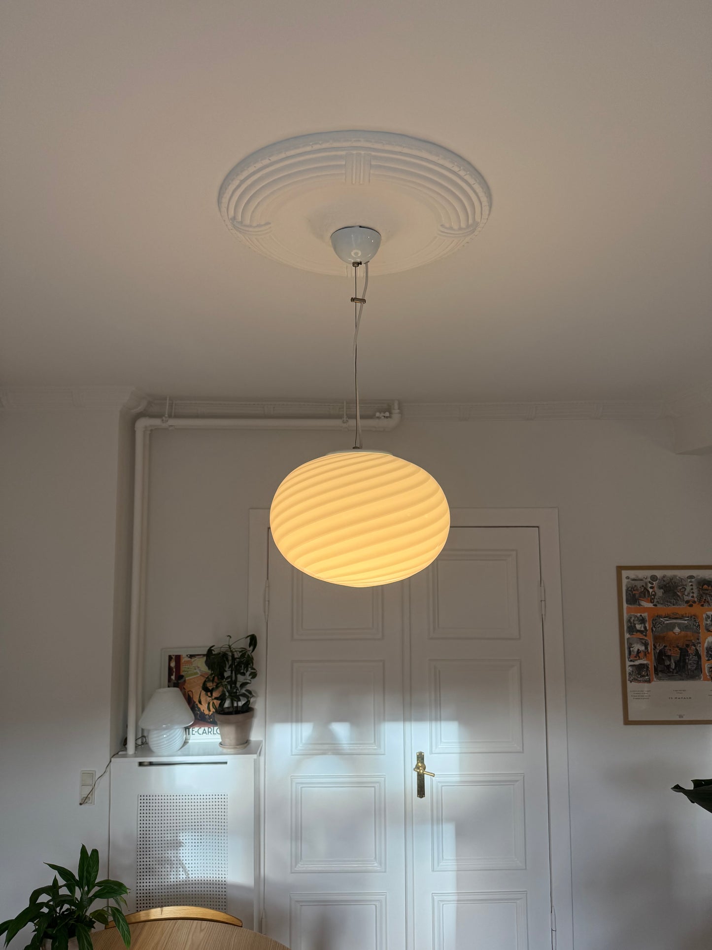 Murano rund pendel med klassisk hvid swirl og original sticker, 35 cm