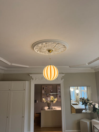 Murano rund pendel gul lodret swirl, 30 cm