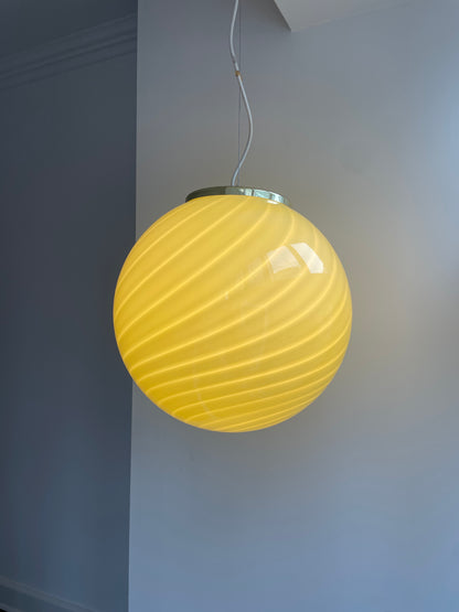Stor Murano pendel med gul swirl, 40 cm