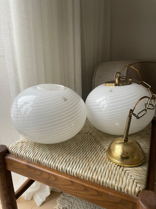 Murano oval pendel med klassisk hvid swirl og original sticker, 21 cm, et sæt