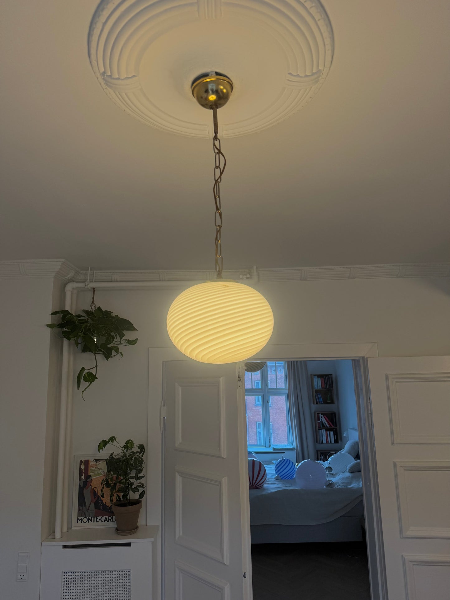 Murano oval pendel med klassisk hvid swirl og original sticker, 21 cm, et sæt