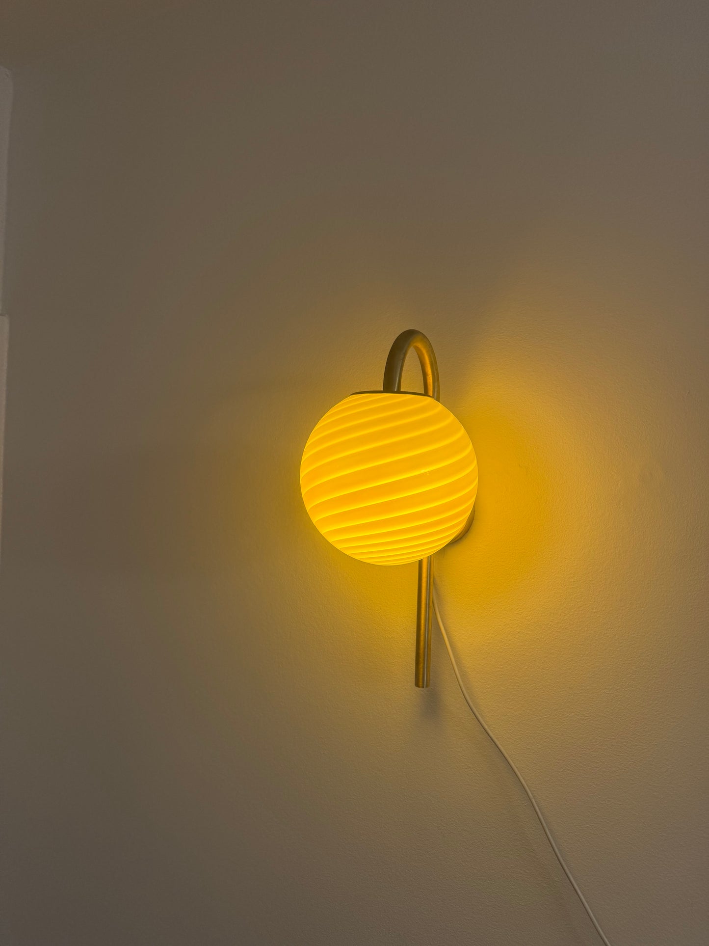 Murano væglampe i creme swirl, 43 cm høj