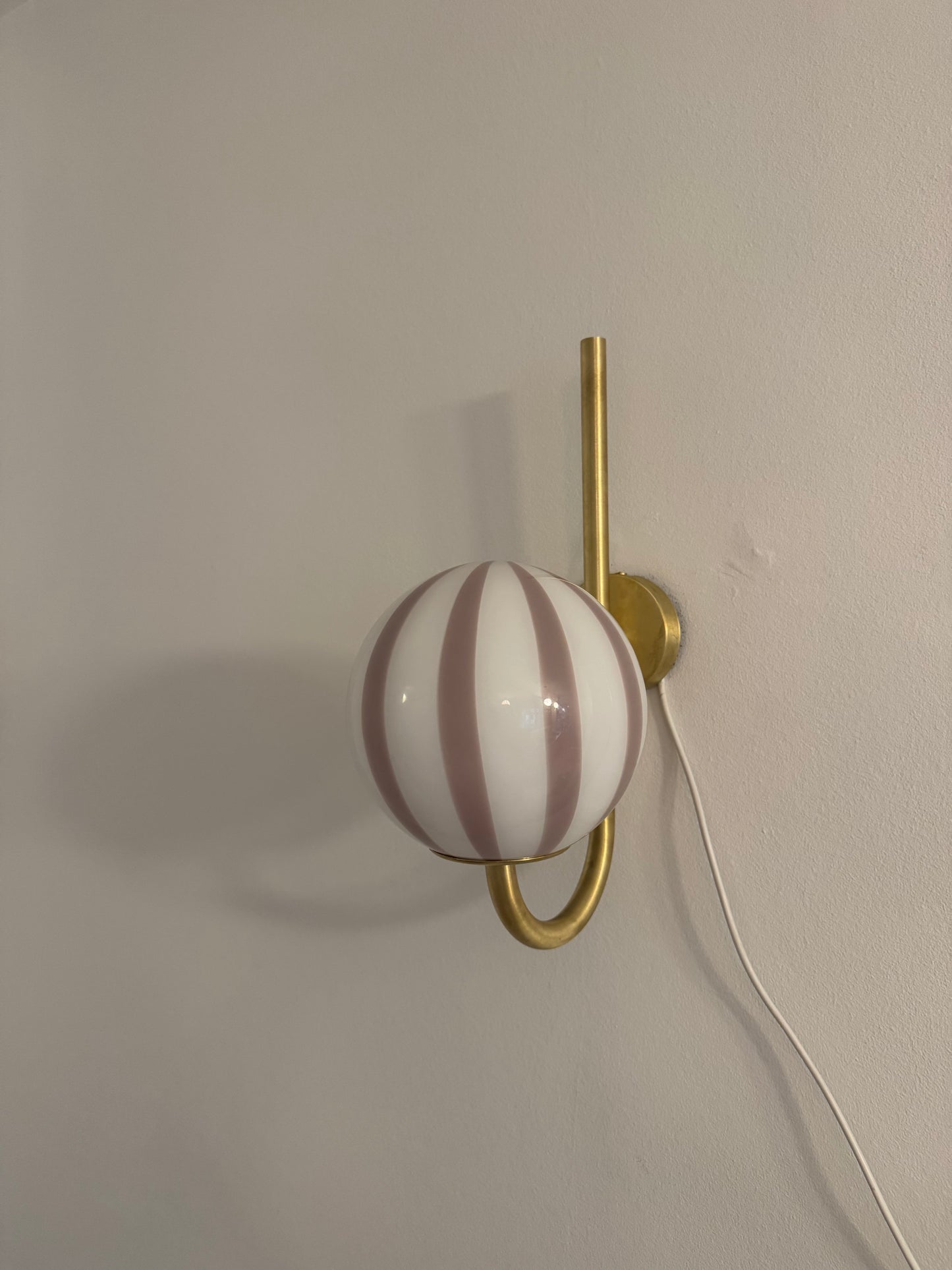 Murano væglampe i lavendel swirl, 43 cm høj