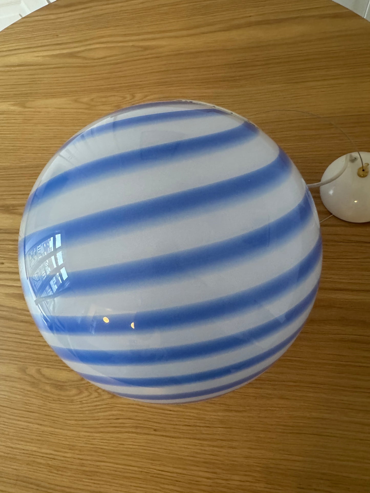 Murano rund pendel med blå swirl, 30 cm