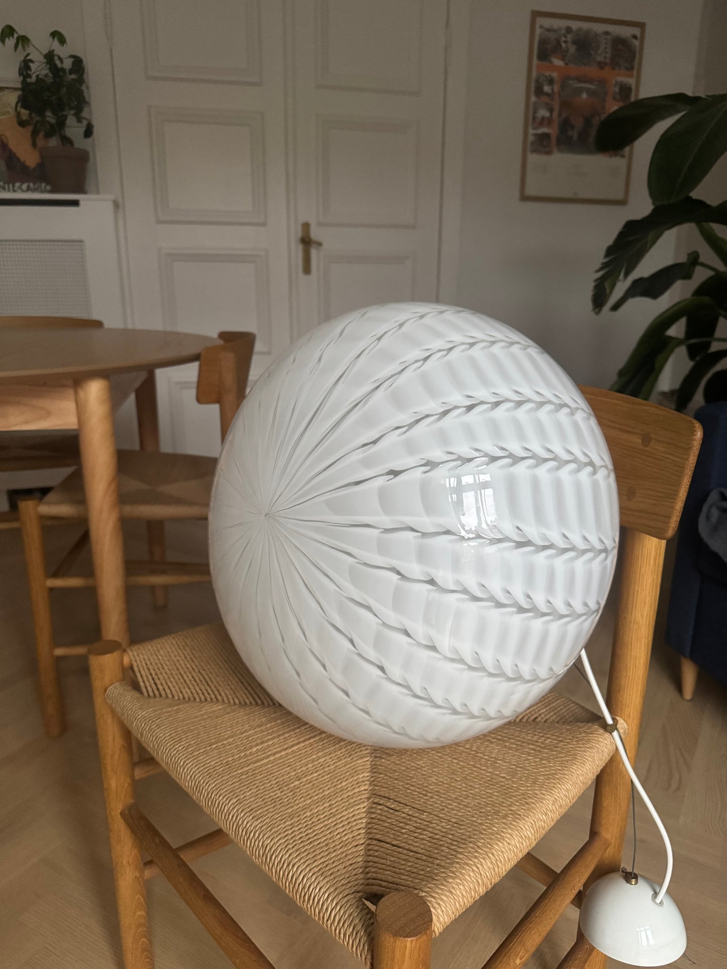 Vintage Murano pendant with peacock swirl, 43 cm