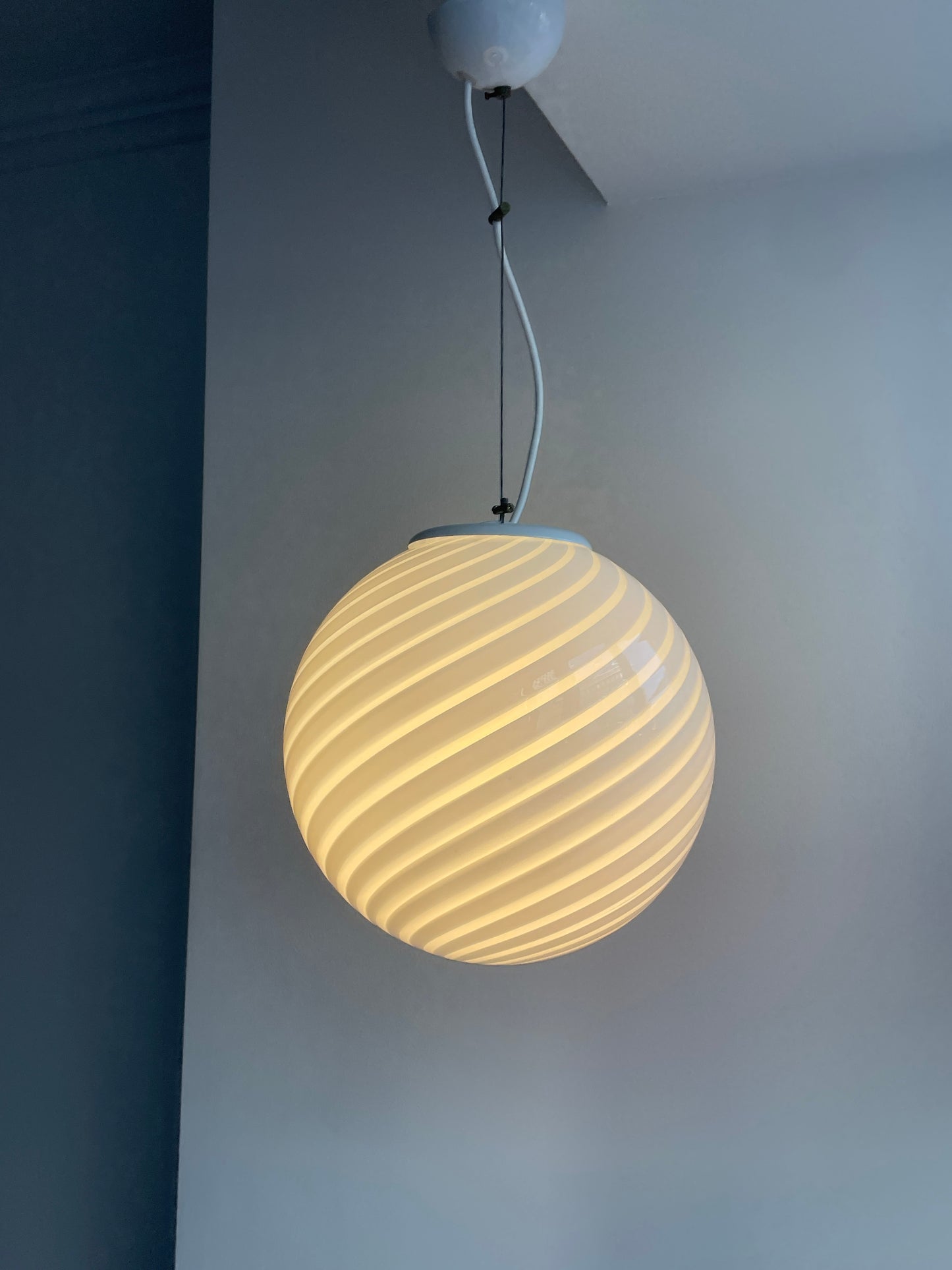 Round vintage Murano pendant lamp with white swirl, 30 cm
