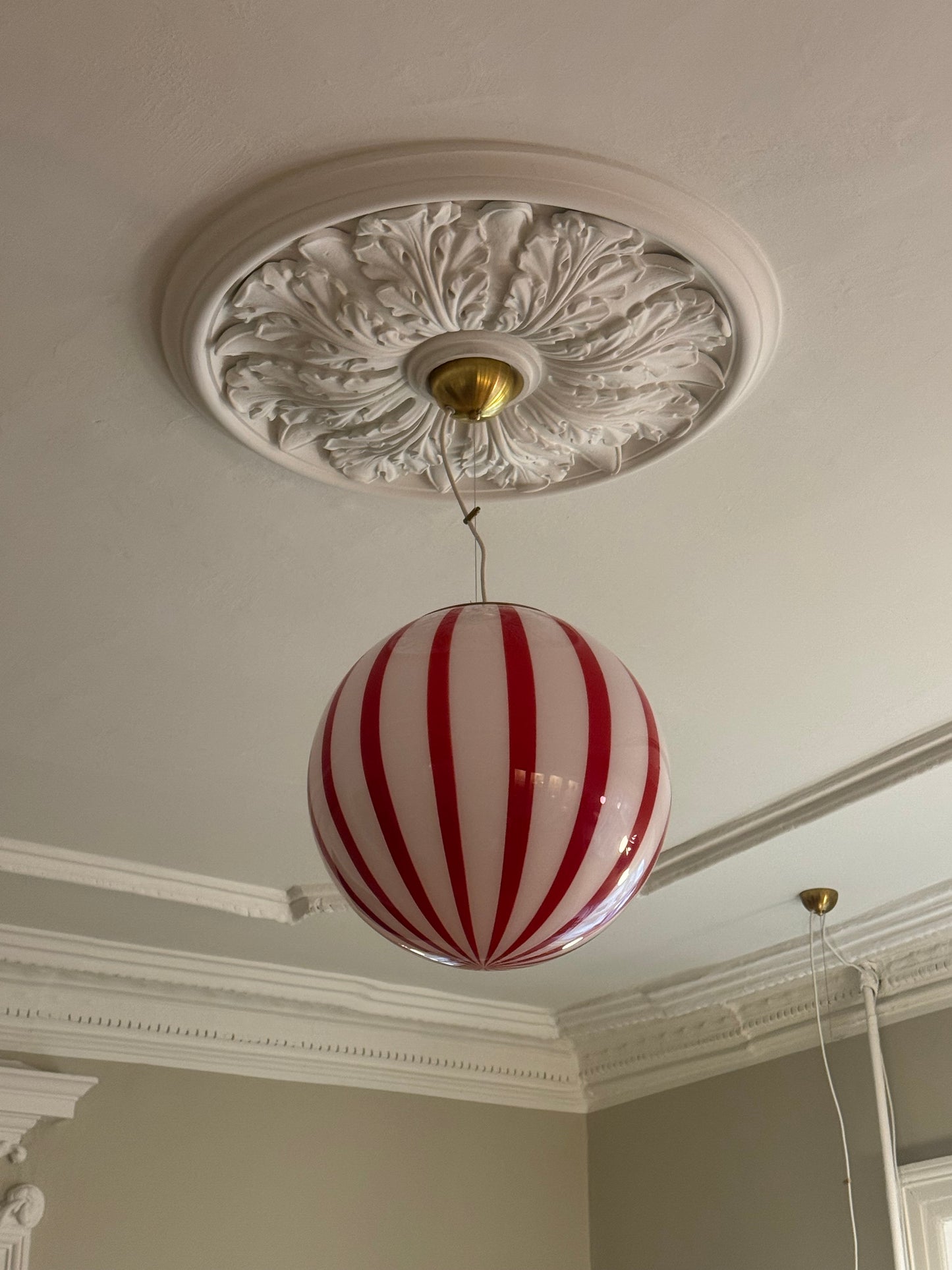 Murano candy pendel rød/hvid swrl, 40 cm (på forespørgsel)
