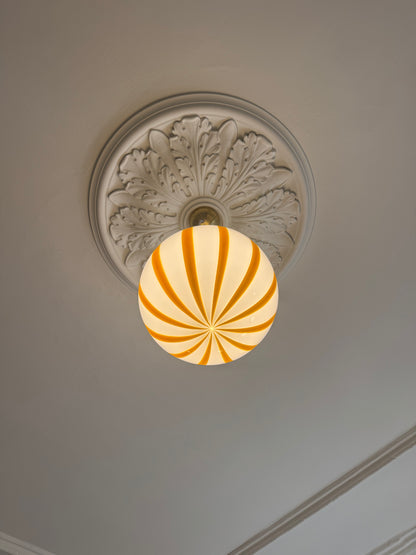 Murano rund pendel gul lodret swirl, 30 cm