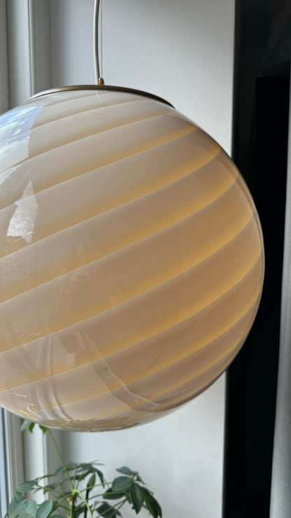 Murano round cream-colored pendant with classic swirl, 40 cm