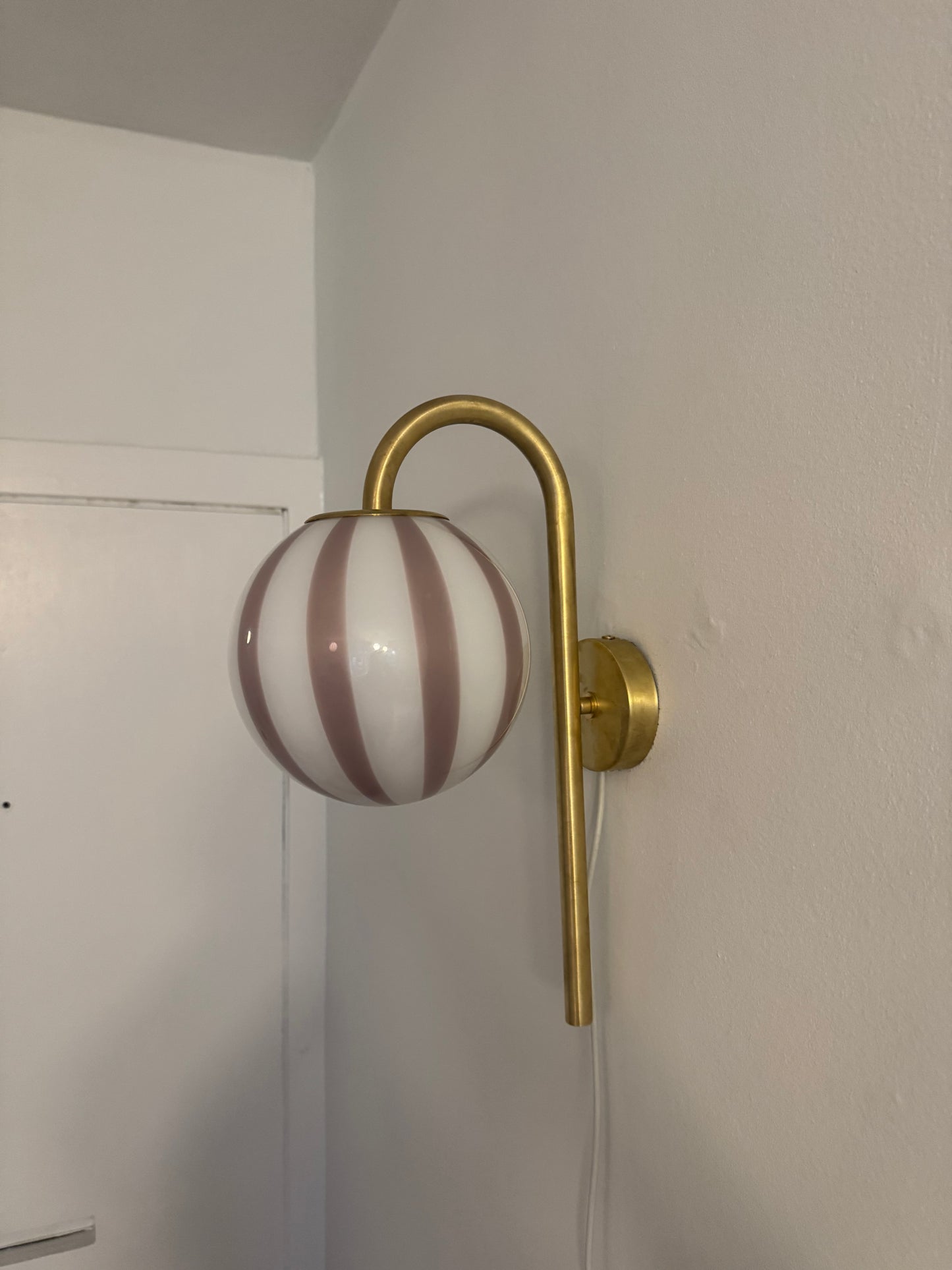 Murano væglampe i lavendel swirl, 43 cm høj