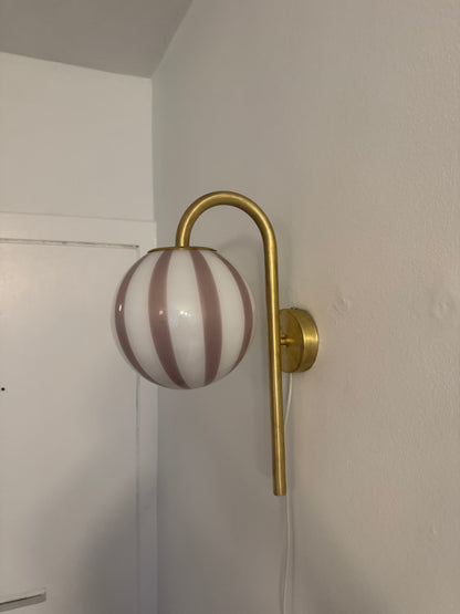 Murano wall lamp with lavender-striped glass