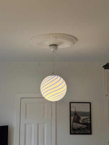 Murano rund pendel med blå swirl, 30 cm