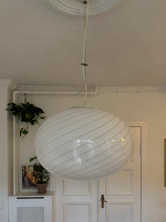 Murano pendel oval og i klassisk hvid swirl, 44 cm