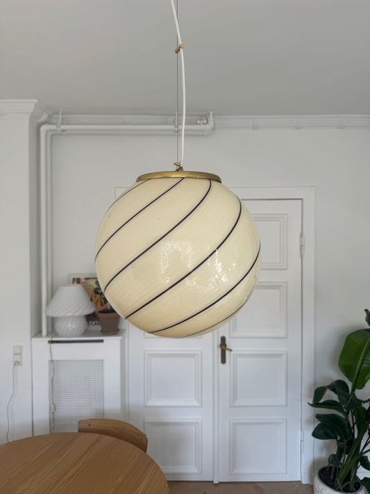 Vintage creme-gul pendel m. brun swirl, 35 cm