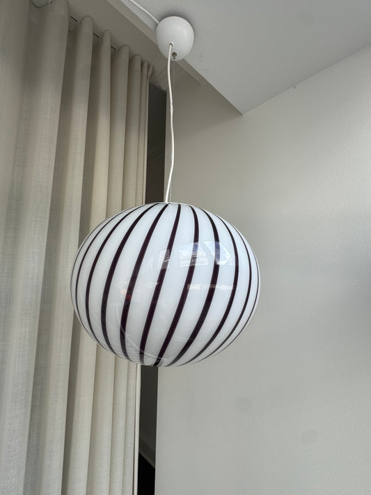 Oval filigrana Murano loftlampe med lilla swirl, 40 cm