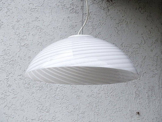 Smuk vintage Murano pendel m. hvid swirl og indgravering, 44 cm