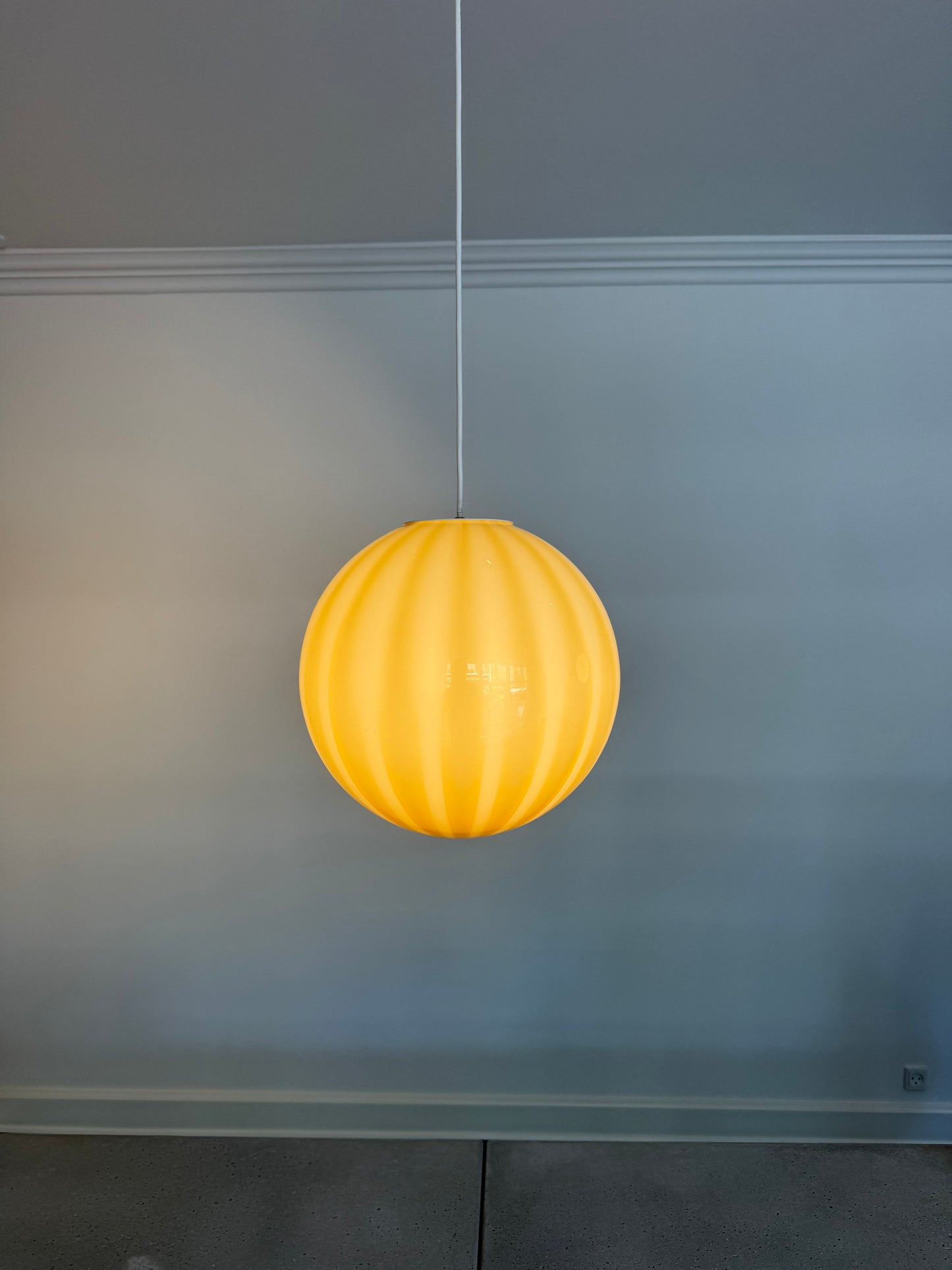 Gul stribet candy Murano pendel, 30 cm
