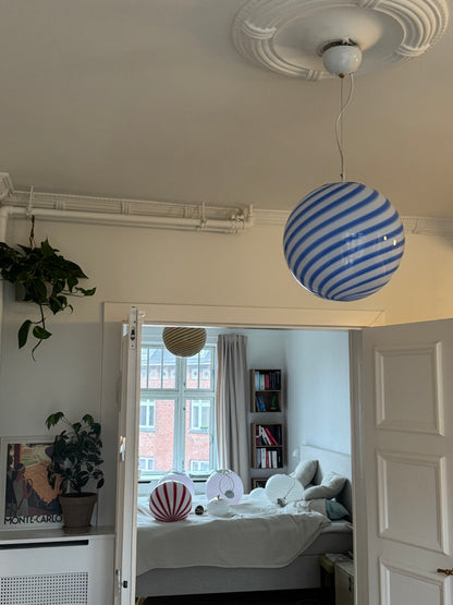 Murano rund pendel med blå swirl, 30 cm