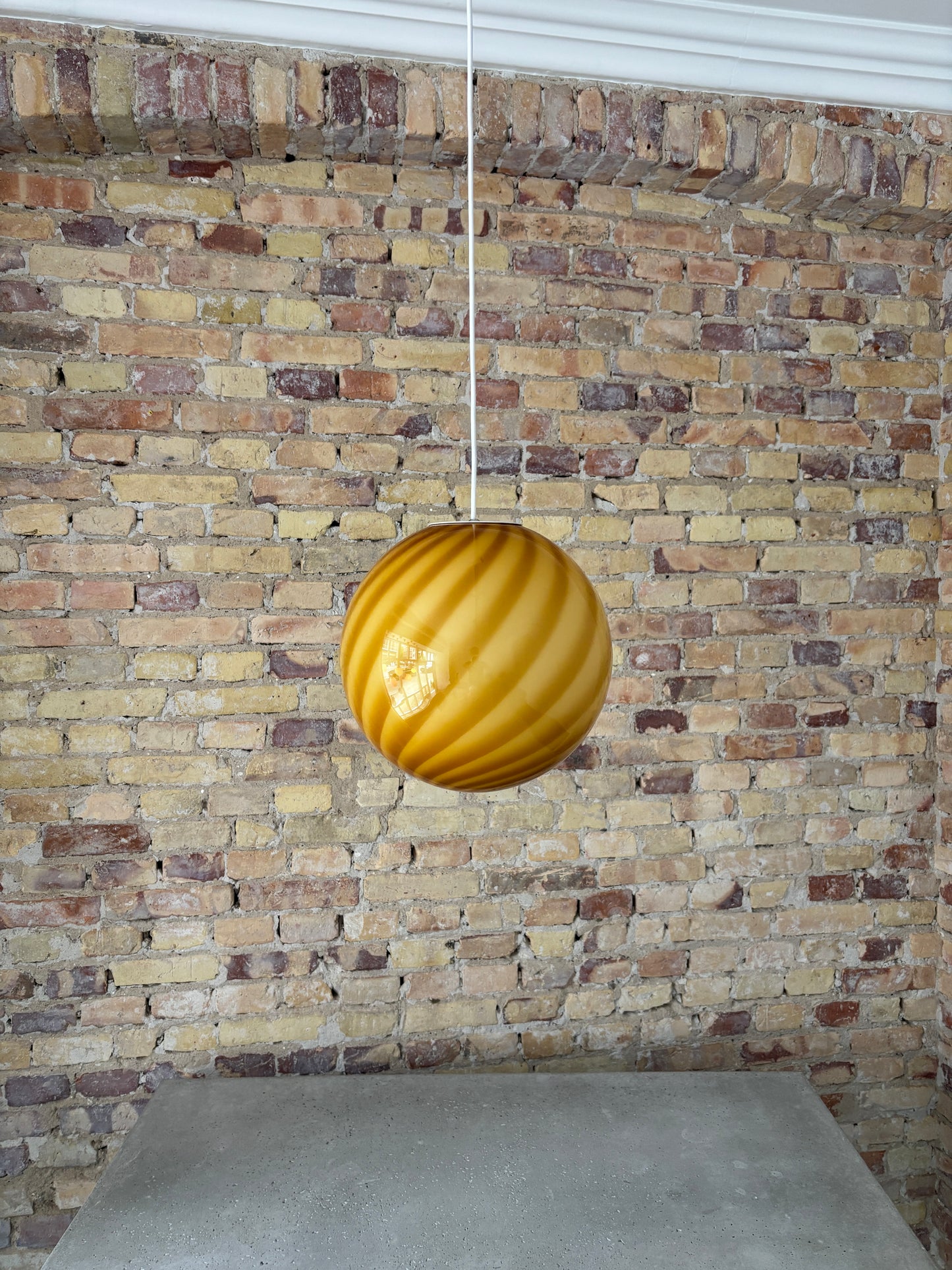 Murano pendant lamp with amber/dark yellow swirl, 30 cm