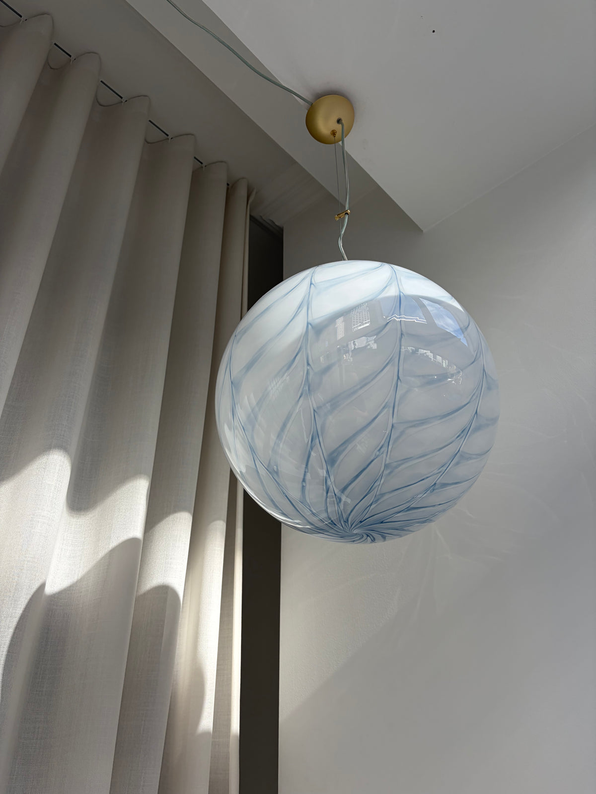 Lyseblå Murano peacock pendel, 40 cm