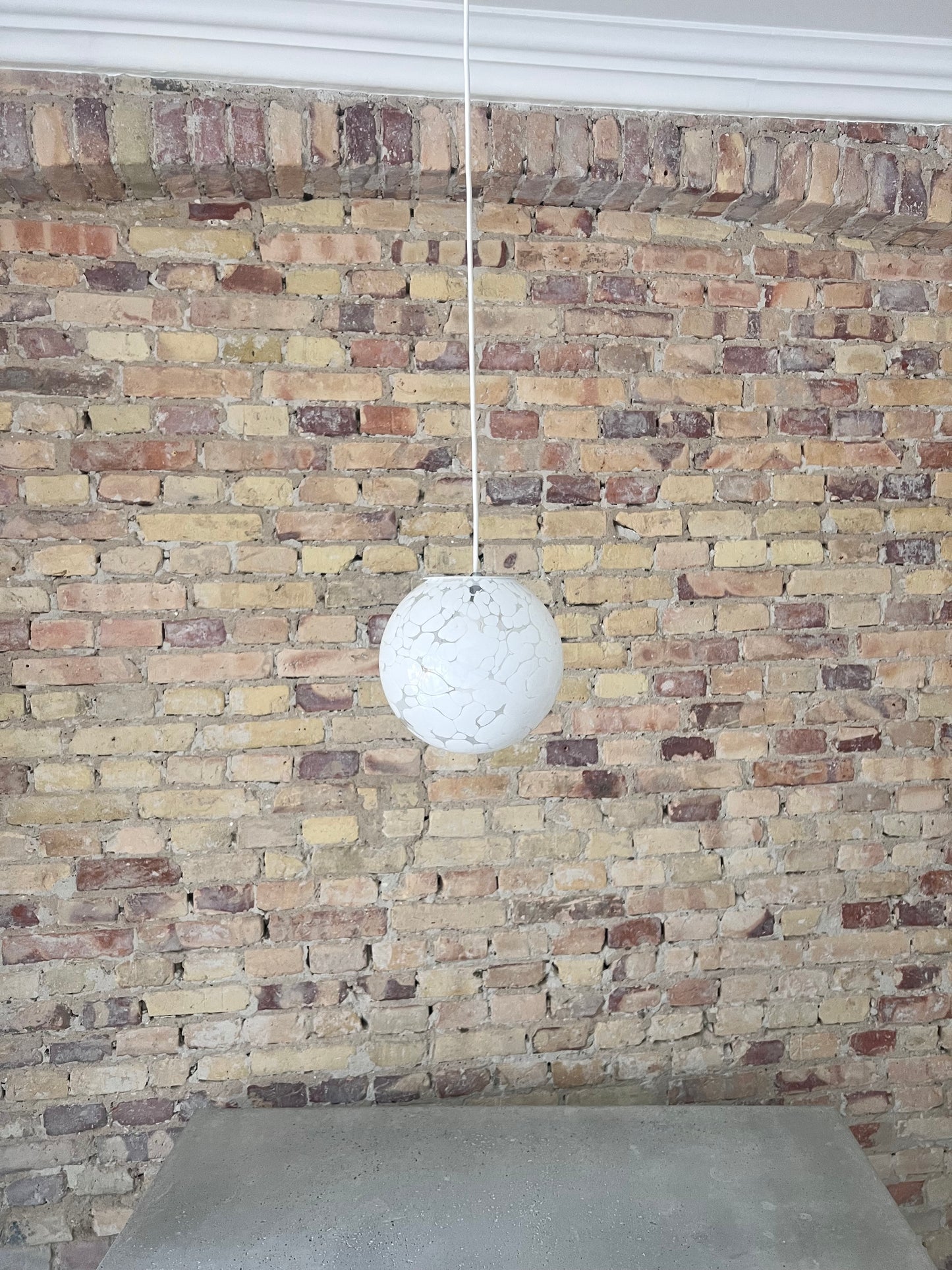 White 'Moon' Murano pendant lamp, 20 cm