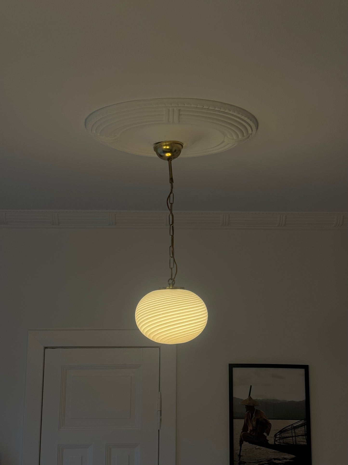 Murano oval pendel med klassisk hvid swirl og original sticker, 21 cm, et sæt