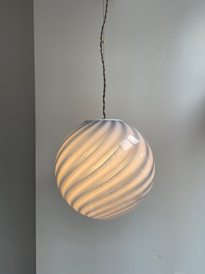 Stor Murano pendel med blå swirl, 40 cm