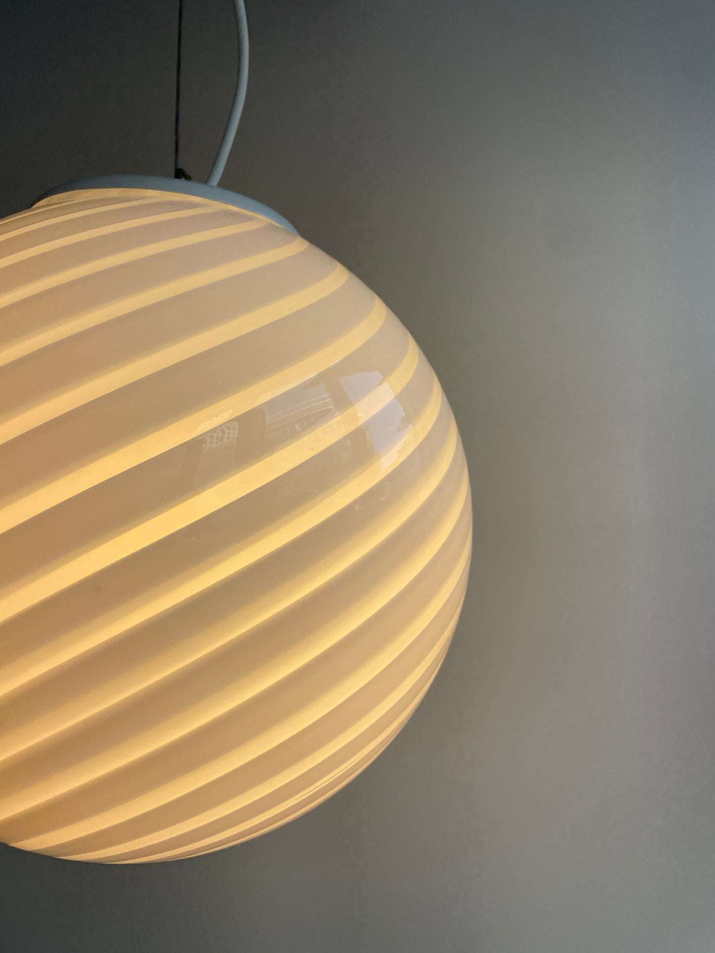 Round vintage Murano pendant lamp with white swirl, 30 cm