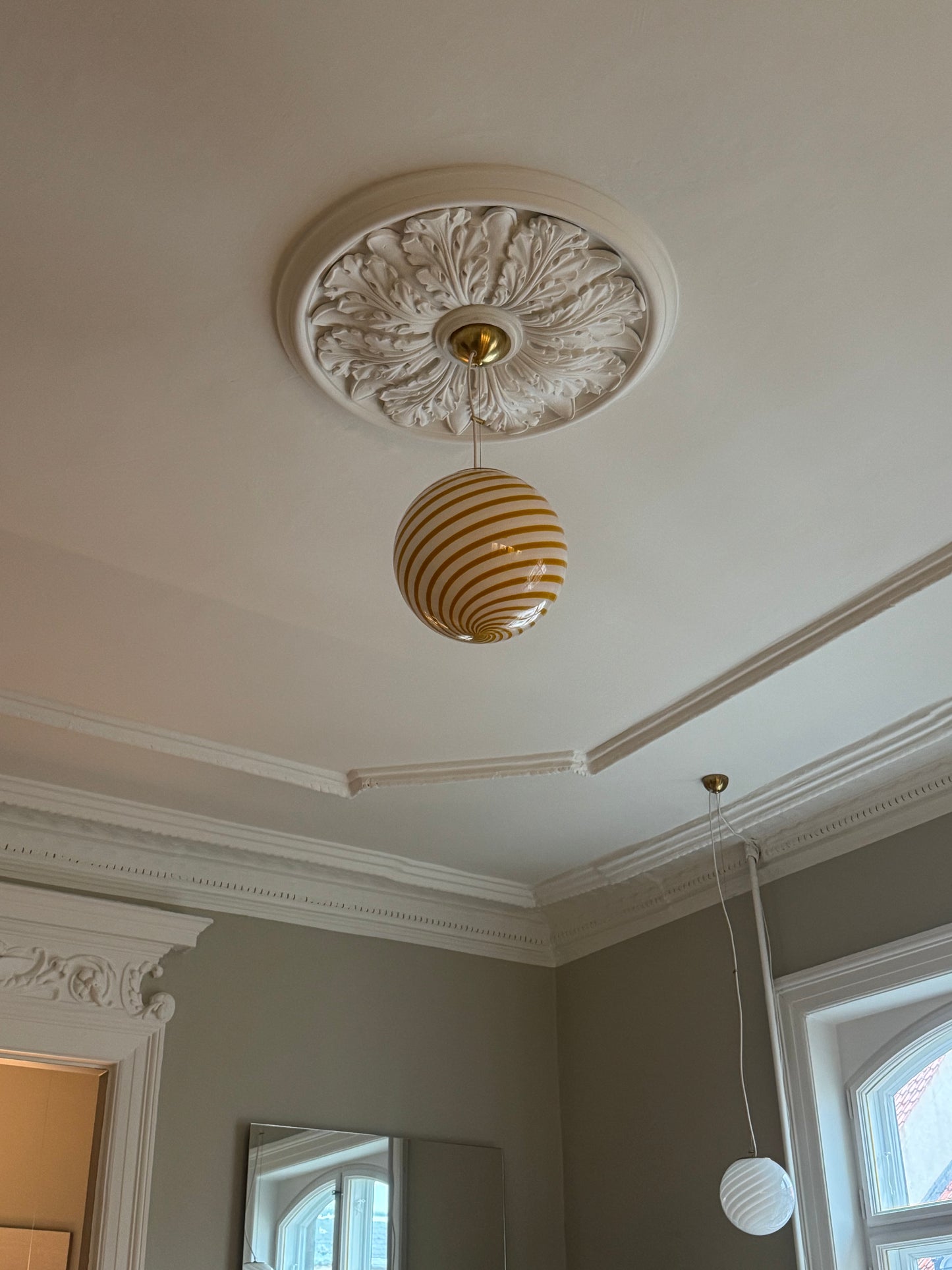 Hvid og gul Murano bolche pendel lampe, 30 cm