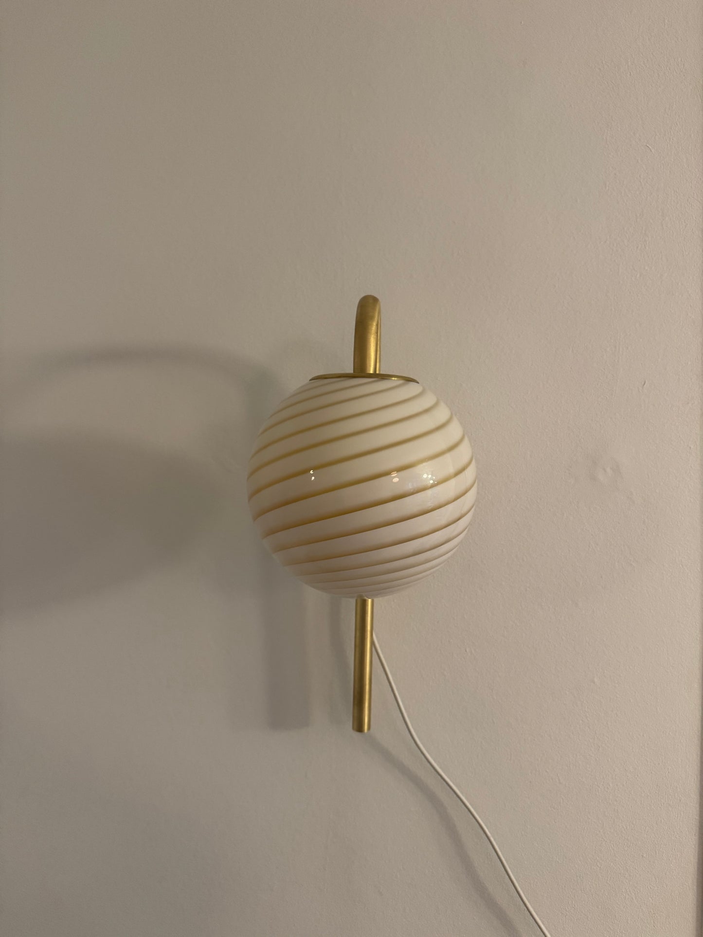 Murano væglampe i creme swirl, 43 cm høj