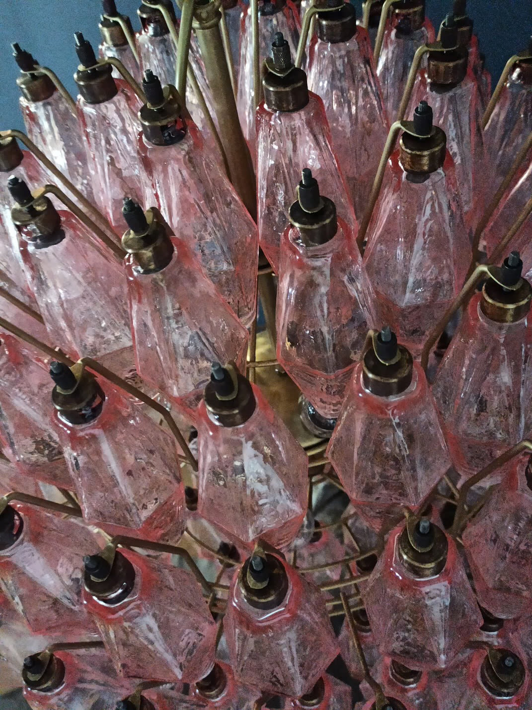 Murano lysekrone | Poliedri | 140 glas | Lyserød