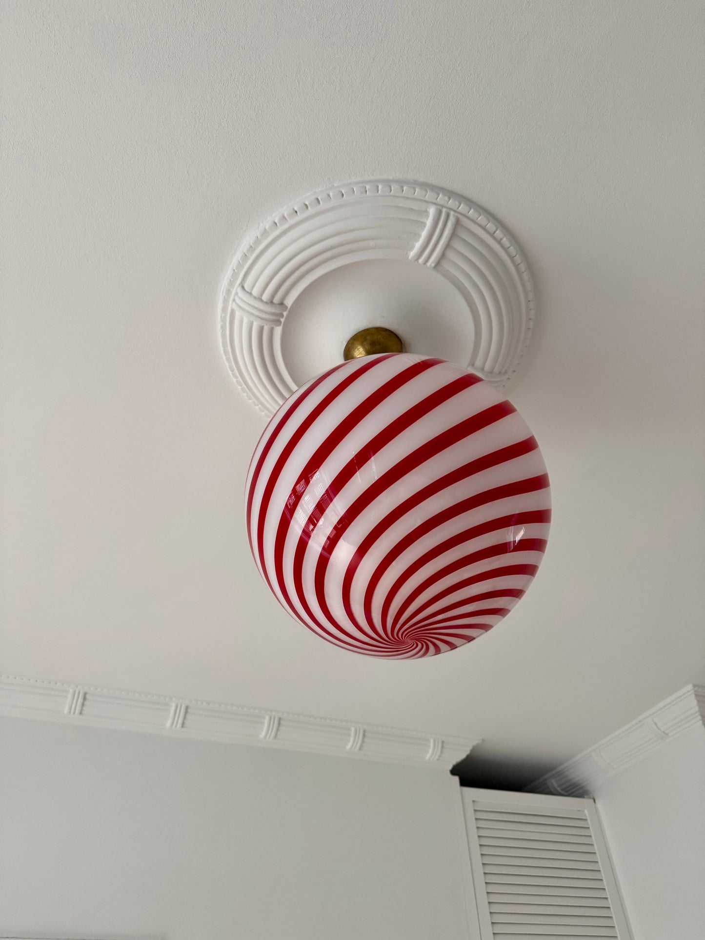 Smuk rød-stribet Murano pendel, 40 cm