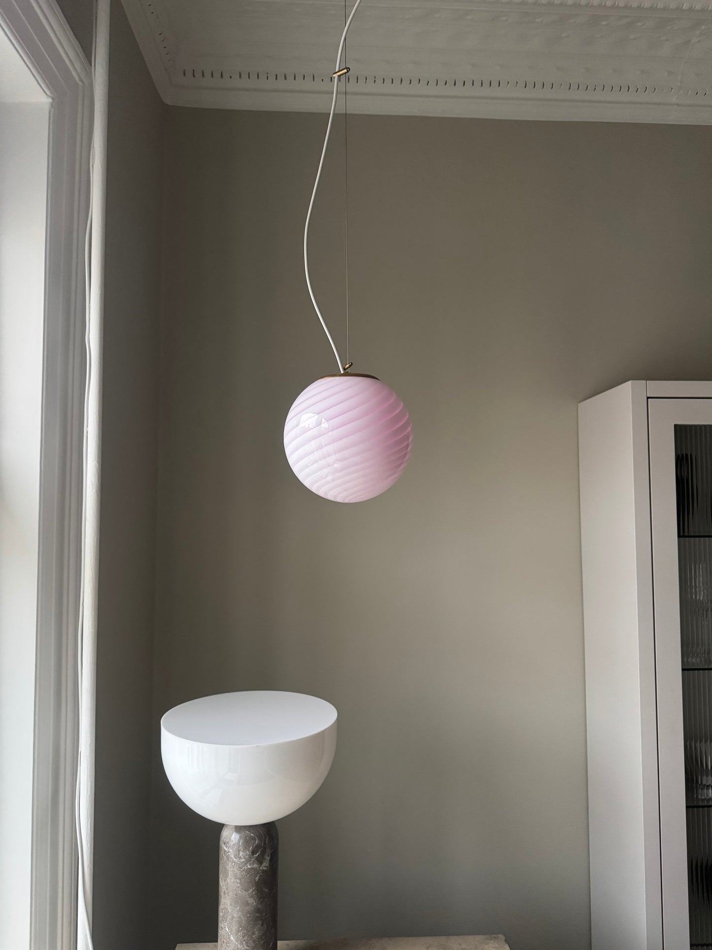 Lyserød Murano pendel med klassisk swirl, 20 cm