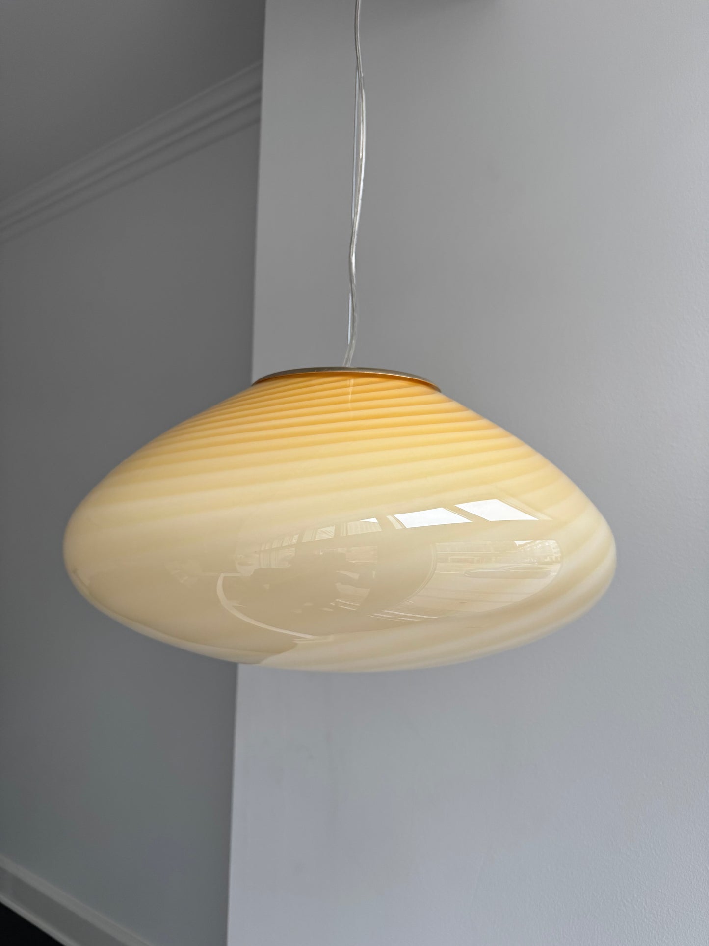 Klokkeformet Murano pendel i gul swirl, 45 cm