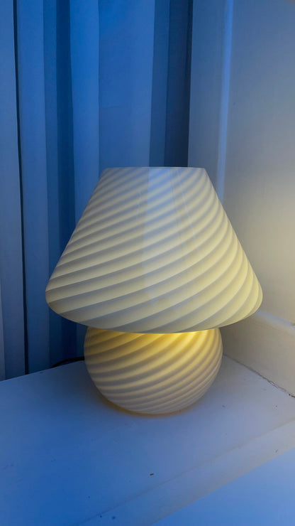 Murano mushroom with cream swirl, 26 cm