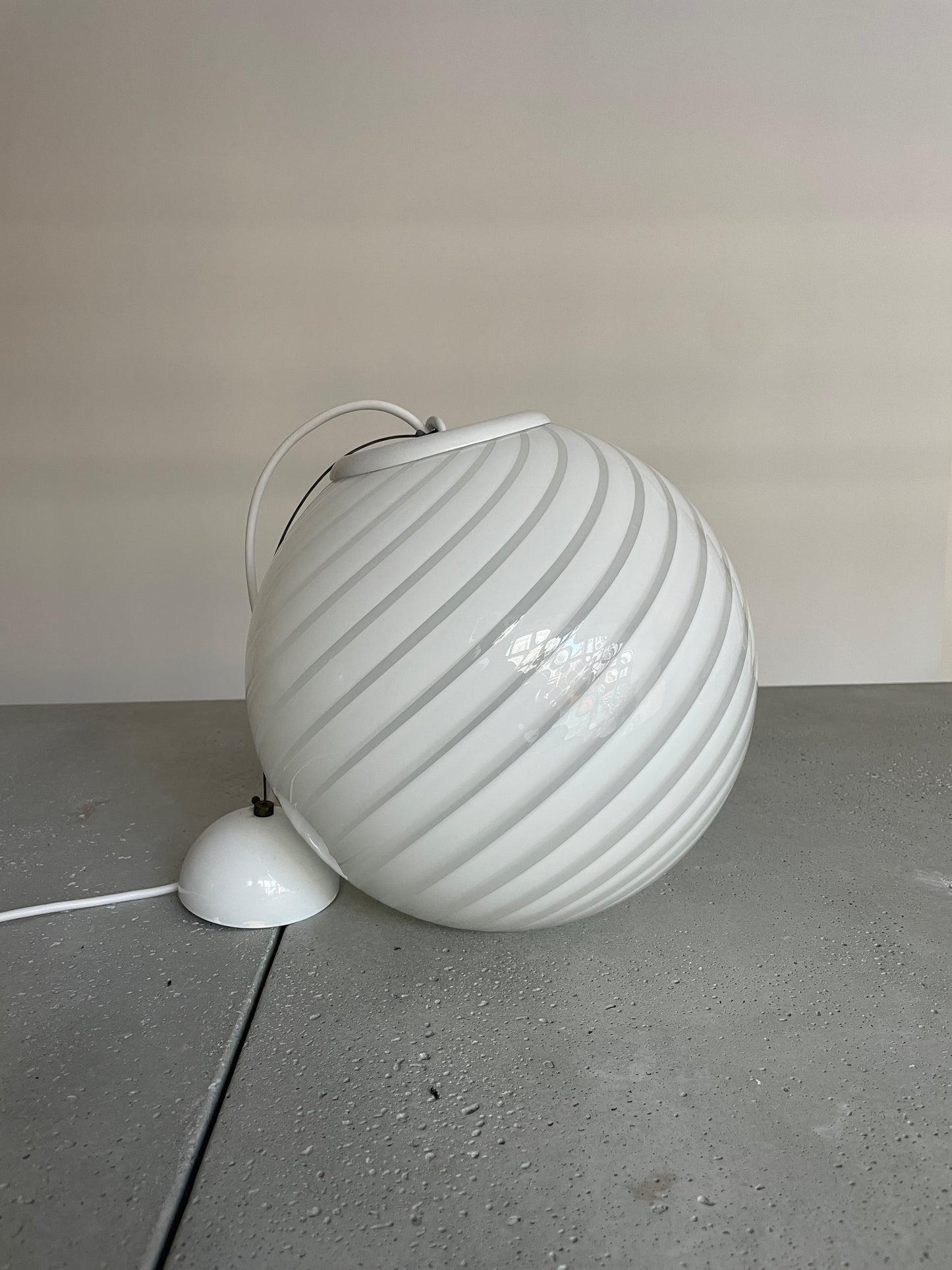 Round vintage Murano pendant lamp with white swirl, 30 cm