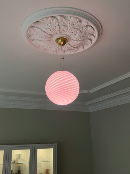 Lyserød Murano pendel i klassisk swirl, 30 cm