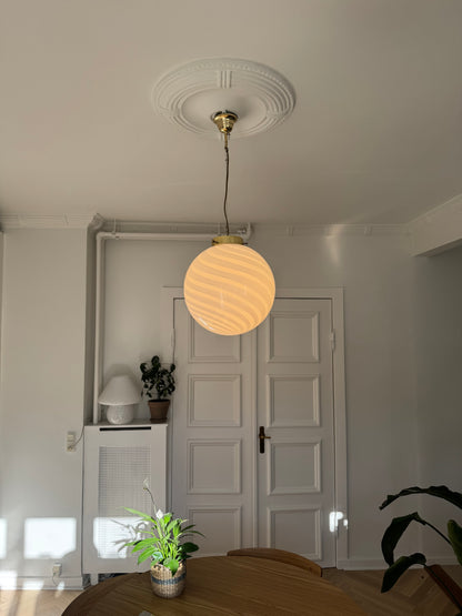 Murano pendant in white swirl and beautiful brass top, 35 cm