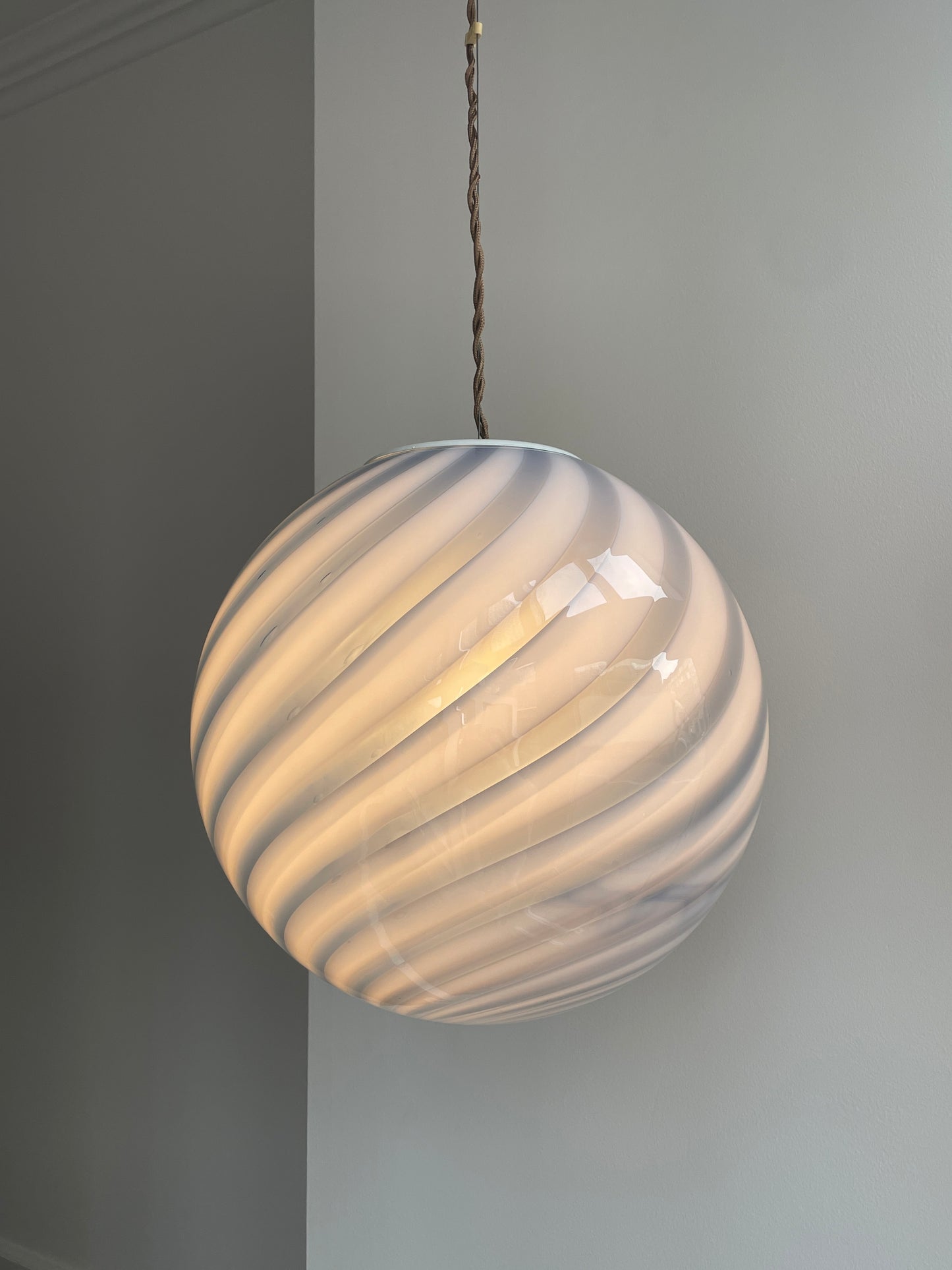 Stor Murano pendel med blå swirl, 40 cm