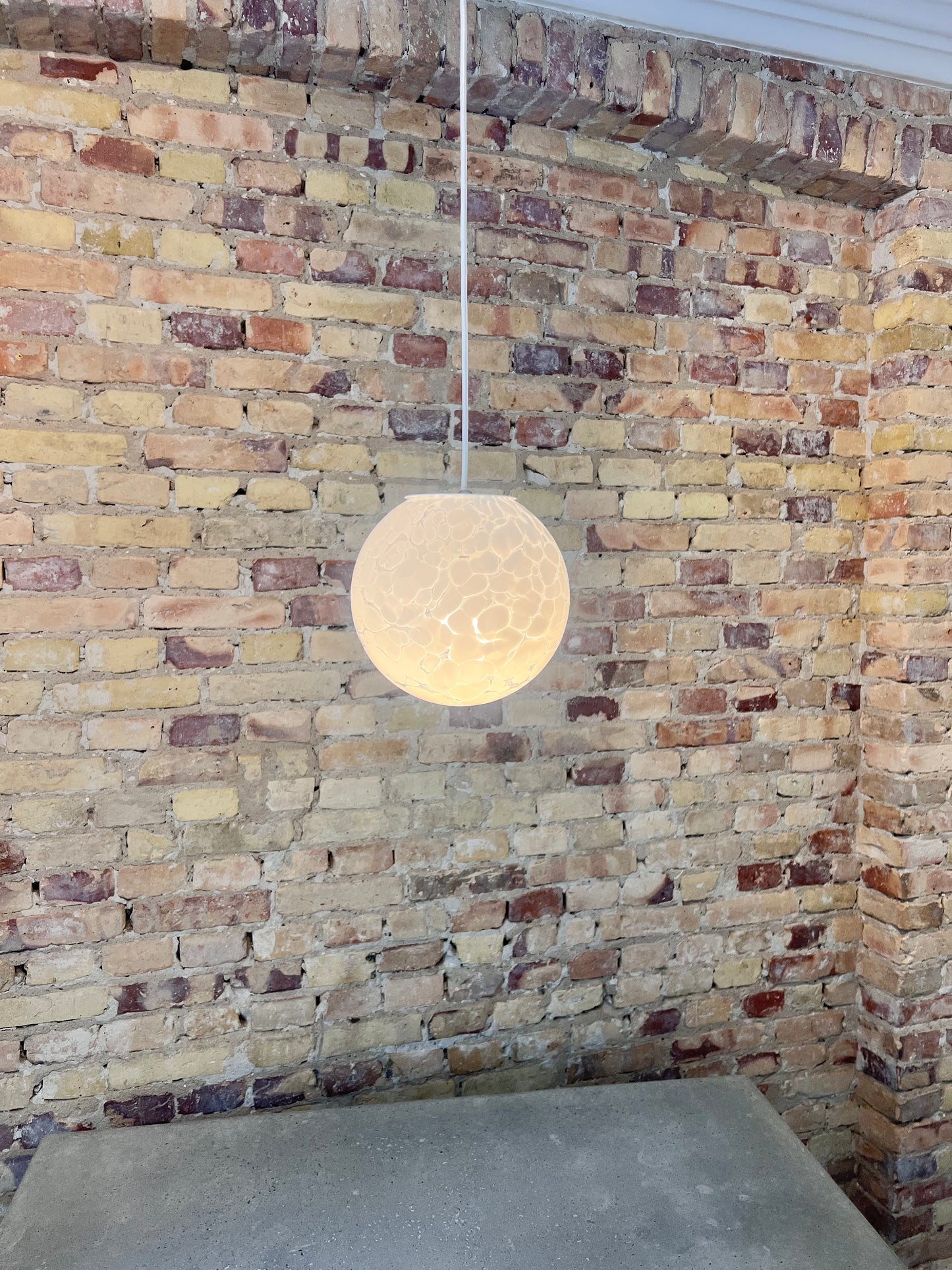 White 'Moon' Murano pendant lamp, 20 cm