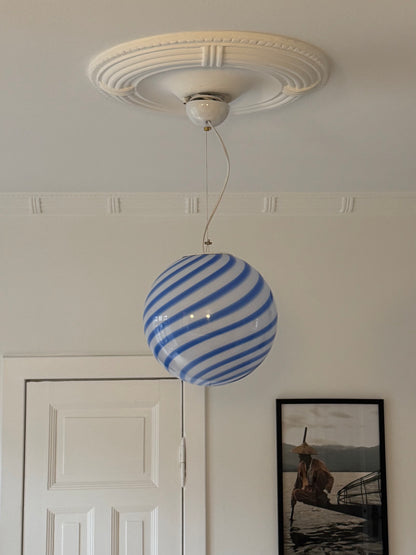 Murano rund pendel med blå swirl, 30 cm