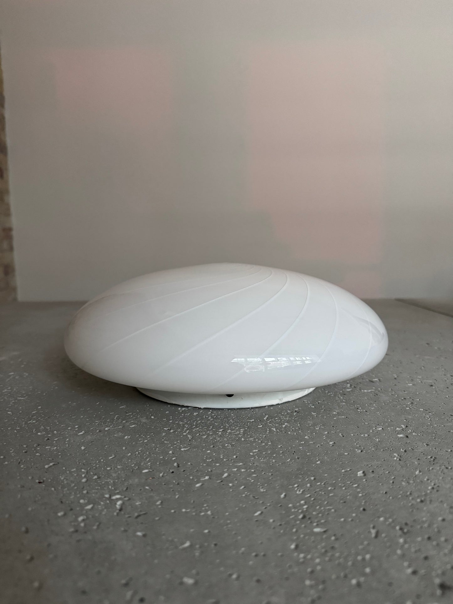 Smuk vintage Murano plafond med hvid swirl, 30 cm