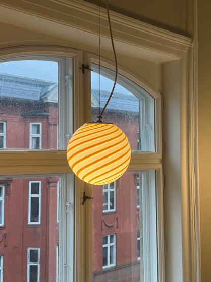 Round Murano pendant with yellow swirl, 20 cm