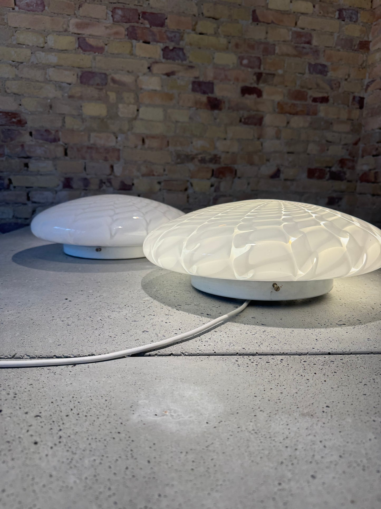 White vintage Murano ceiling lamp with peacock swirl, 40 cm